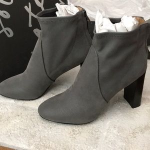 Brand New Women’s Banana Republic Bootie size 9